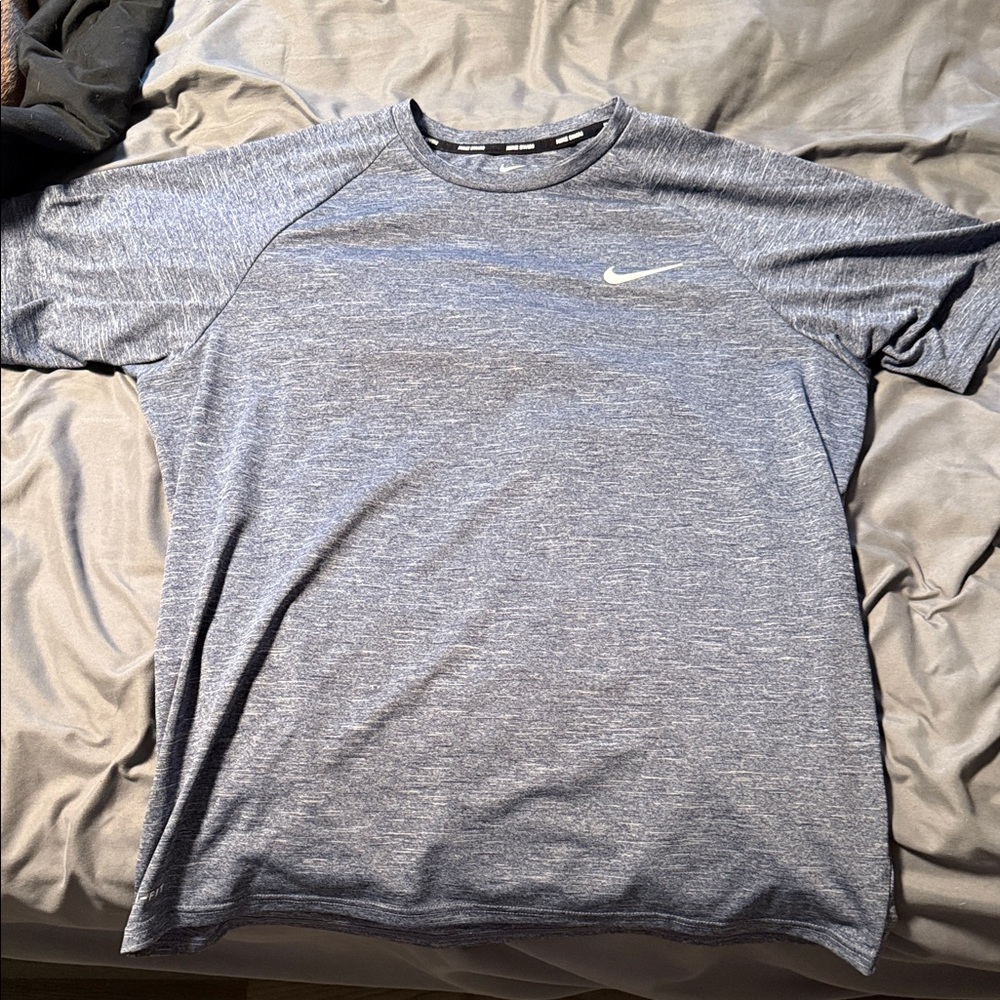 Nike Men's Heathered Gray Short Sleeve Tee
